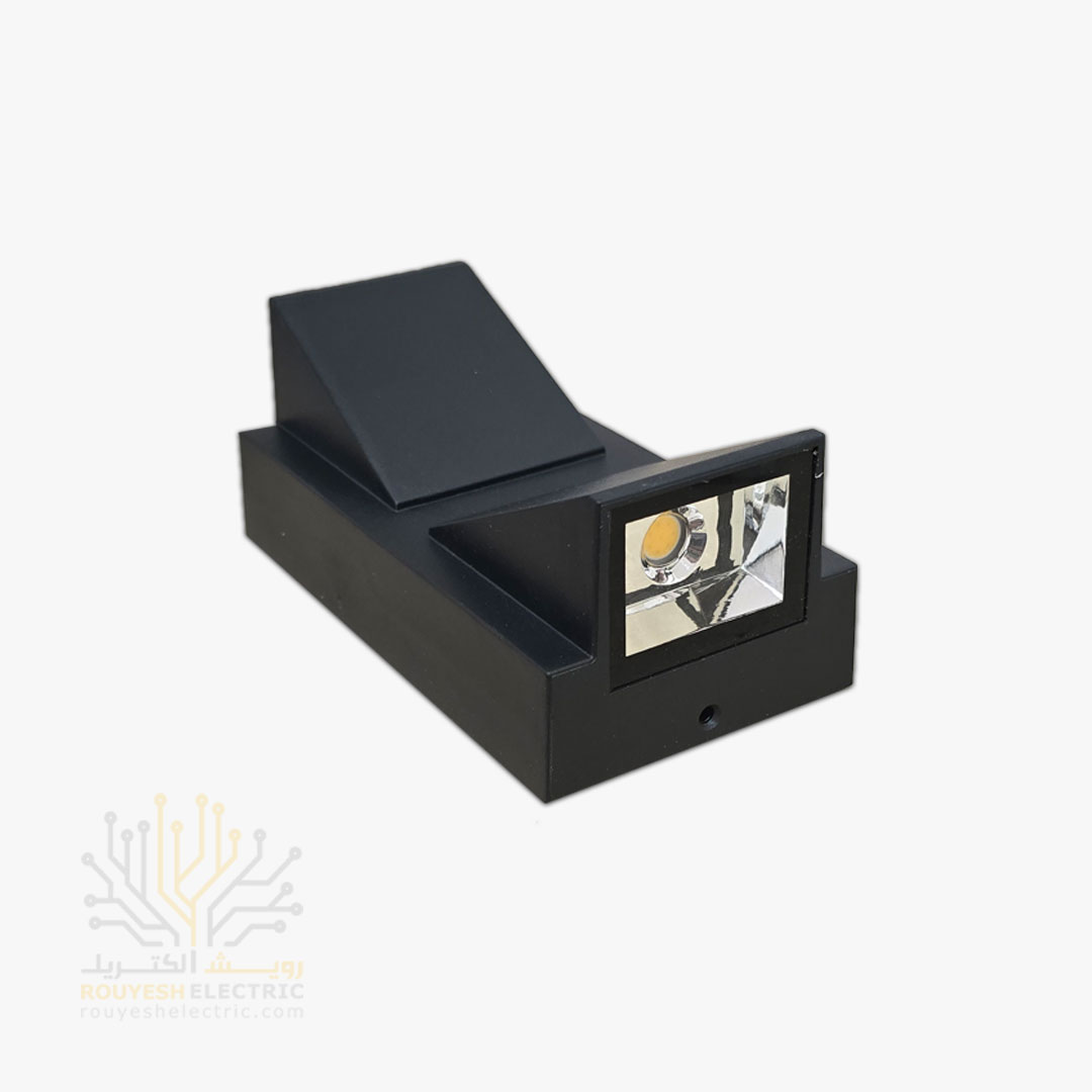 چراغ دیواری دکوراتیو 6 وات برند ایران مهر مدل کلبه ای یک طرفه کد ایران 50 بدنه مشکی نور آفتابی